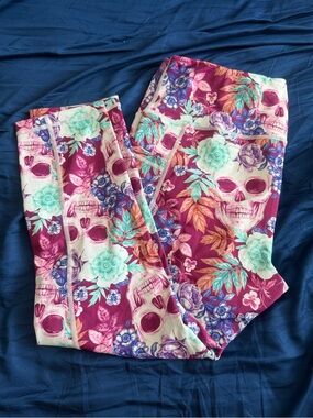 CVG Tropiskulls Medium Capris